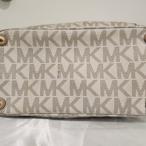 Large Michael Kors tote and matching wallet - Picture 5 of 16